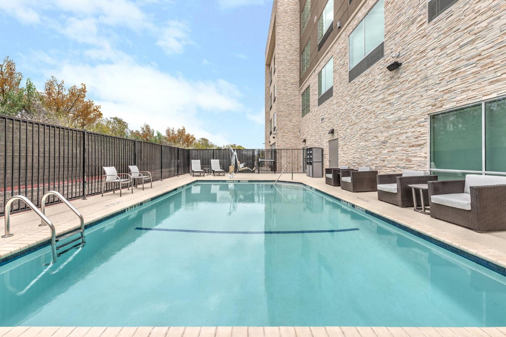 Holiday Inn Express & Suites Austin Airport East By Ihg Zewnętrze zdjęcie